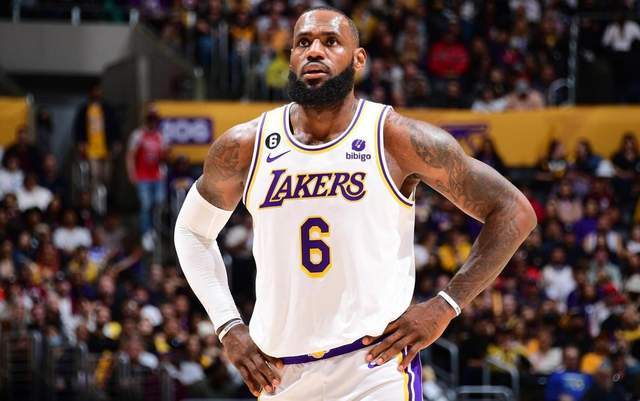 香港金牛连续2天击败CBA球队，将与上海争夺一个出线名额（香港金牛连胜两天击退CBA对手，将与上海角逐出线席位）