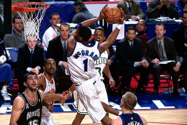 AC米兰客场0-2负都灵，阿莱格里因红牌停赛，替补普利西奇助球队扳平比分。（都灵主场2-0击败AC米兰；阿莱格里因红牌停赛，替补普利西奇贡献扳平助攻）