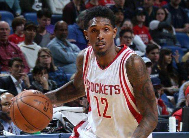 爵士东契奇30+三双力助球队逆转（东契奇轰30+三双，助球队完成逆转）