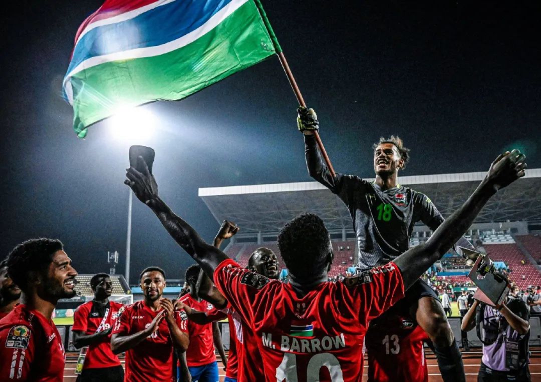 斯洛特执教利物浦联赛突破100分仅用48场，追平队史纪录（斯洛特率利物浦联赛48战斩获100分，追平队史纪录）